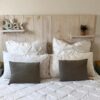 Cabecero Helsinki de madera vertical con baldas