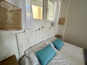 df1e3e84-a5fd-4a4a-af0a-02fe47c45820 Cabecero Praga de madera escalonado